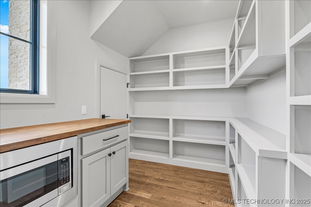 6334 N Dogwood Trail