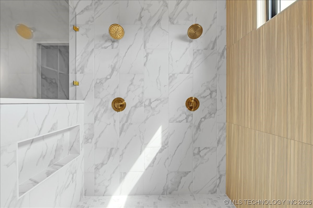 6334 N Dogwood Trail