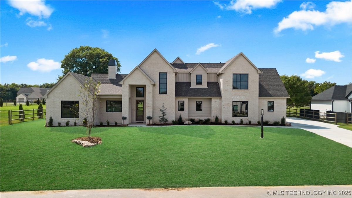 6334 N Dogwood Trail