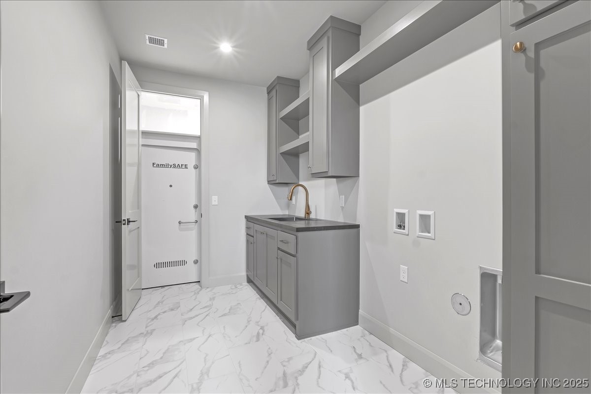 6334 N Dogwood Trail