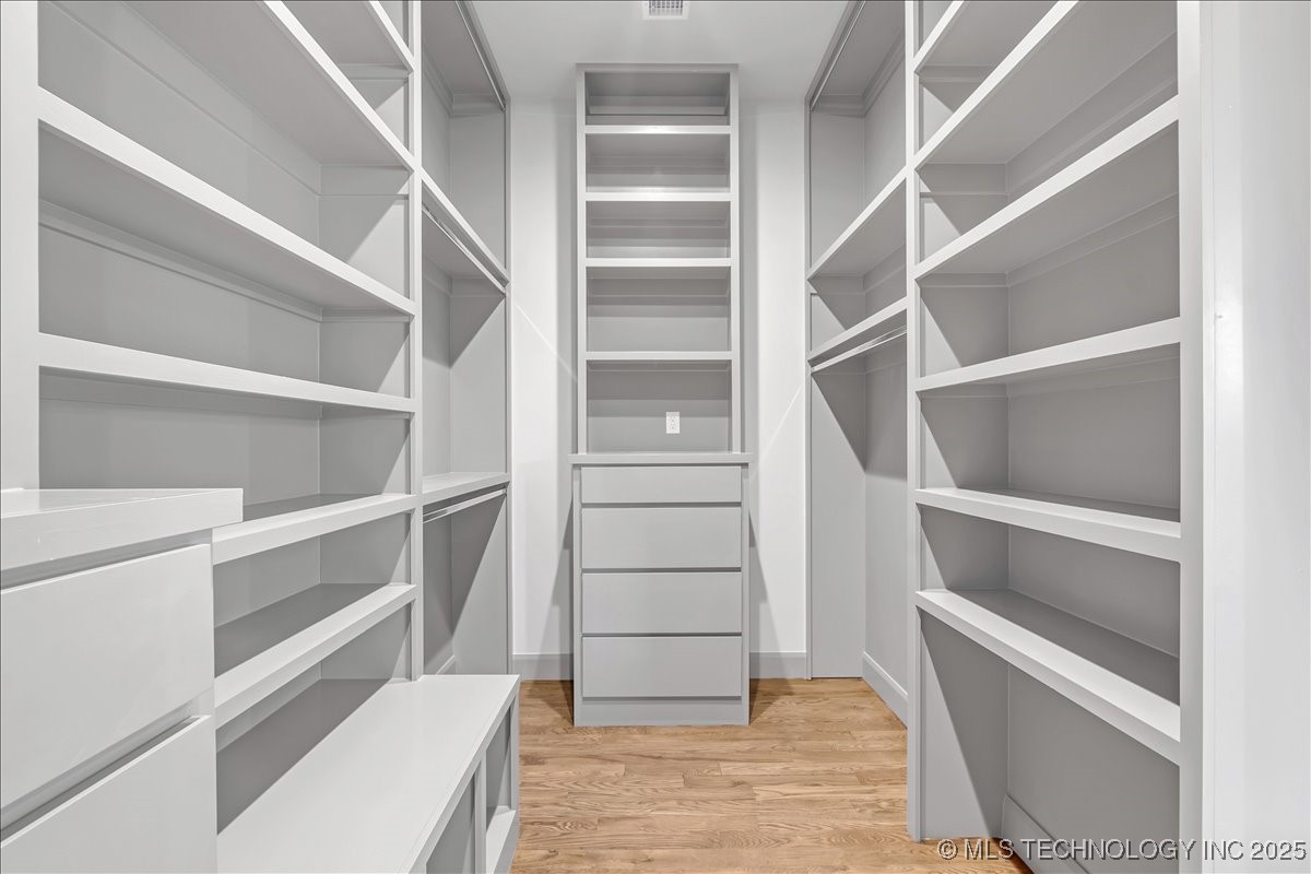 6334 N Dogwood Trail