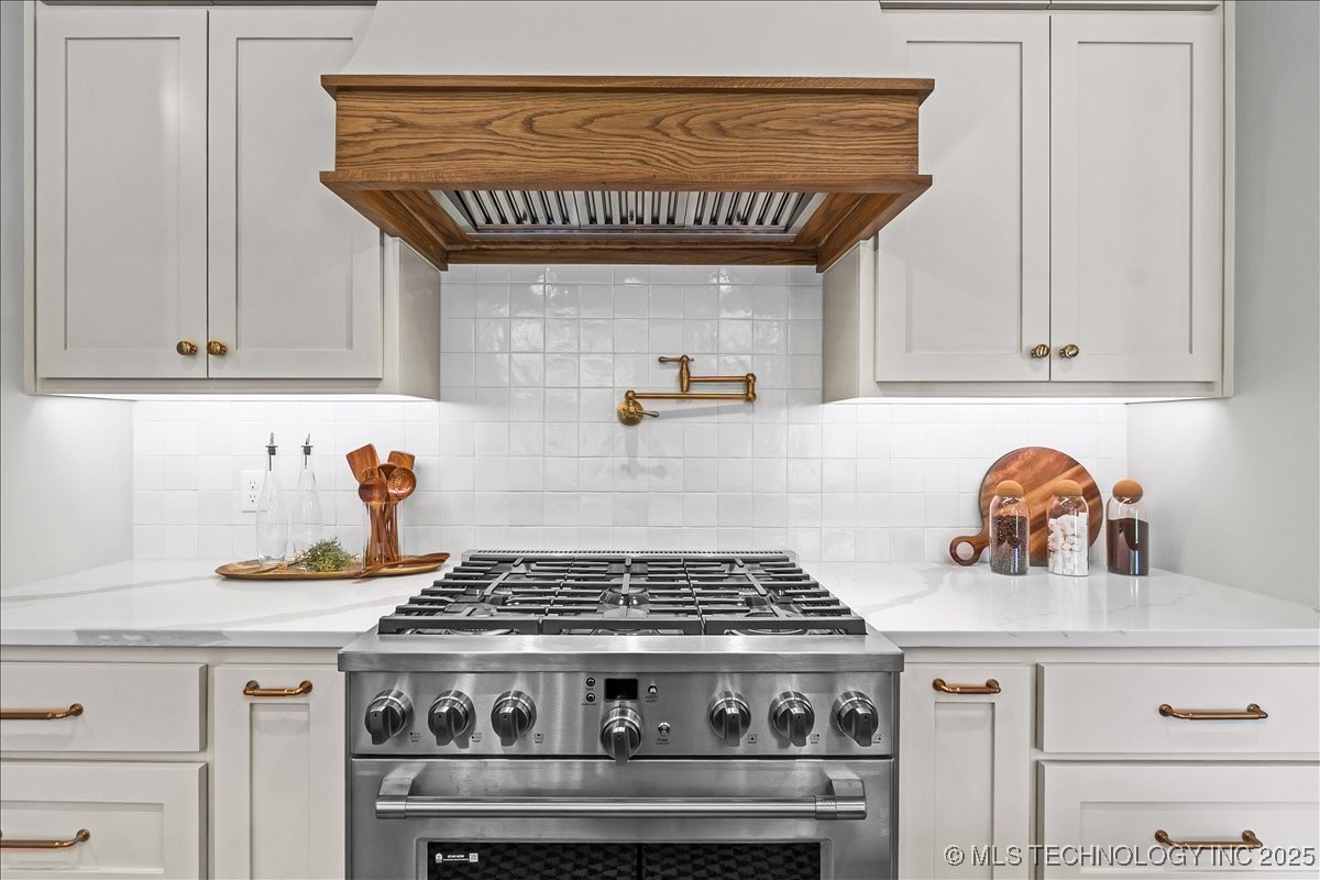 6334 N Dogwood Trail