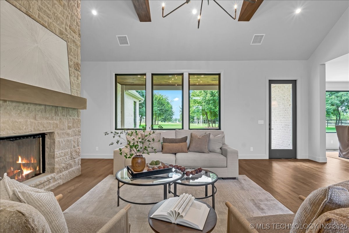 6334 N Dogwood Trail