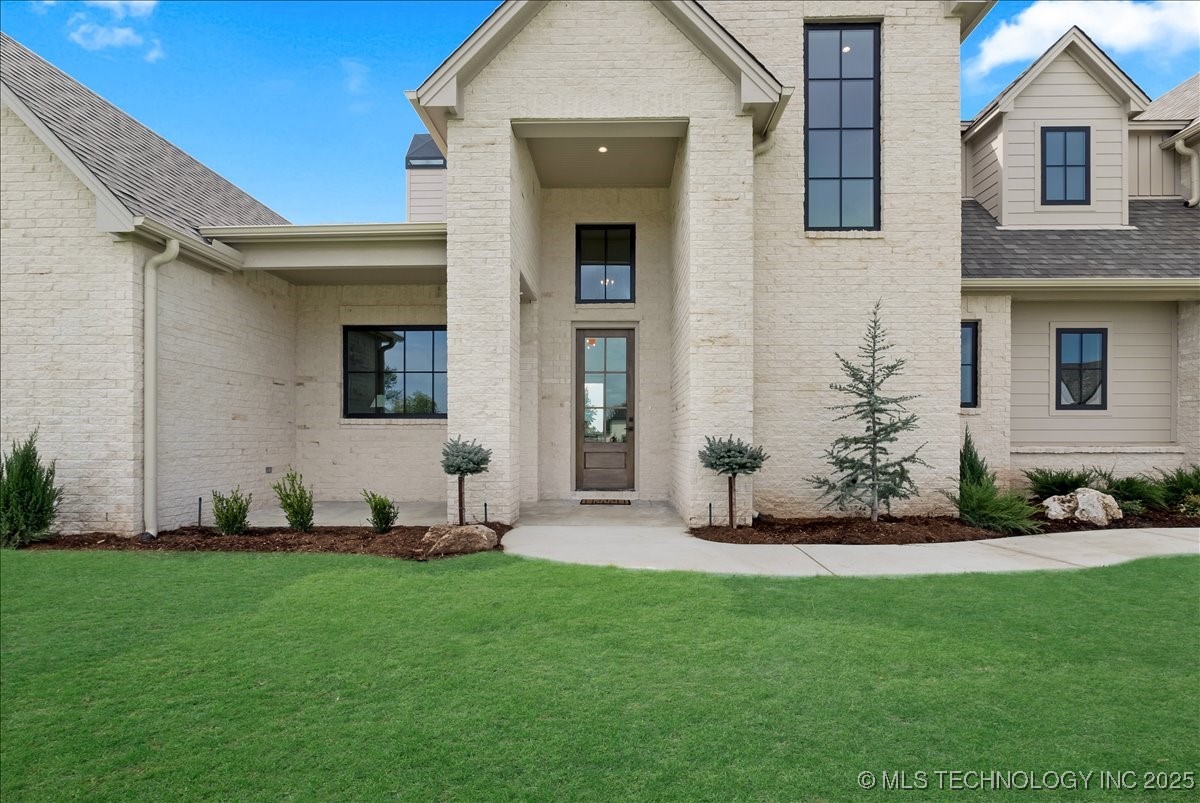 6334 N Dogwood Trail