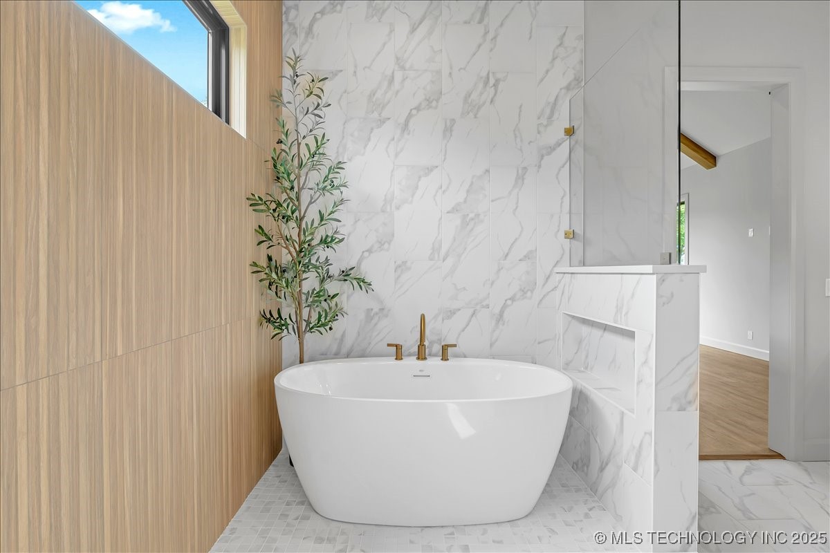 6334 N Dogwood Trail