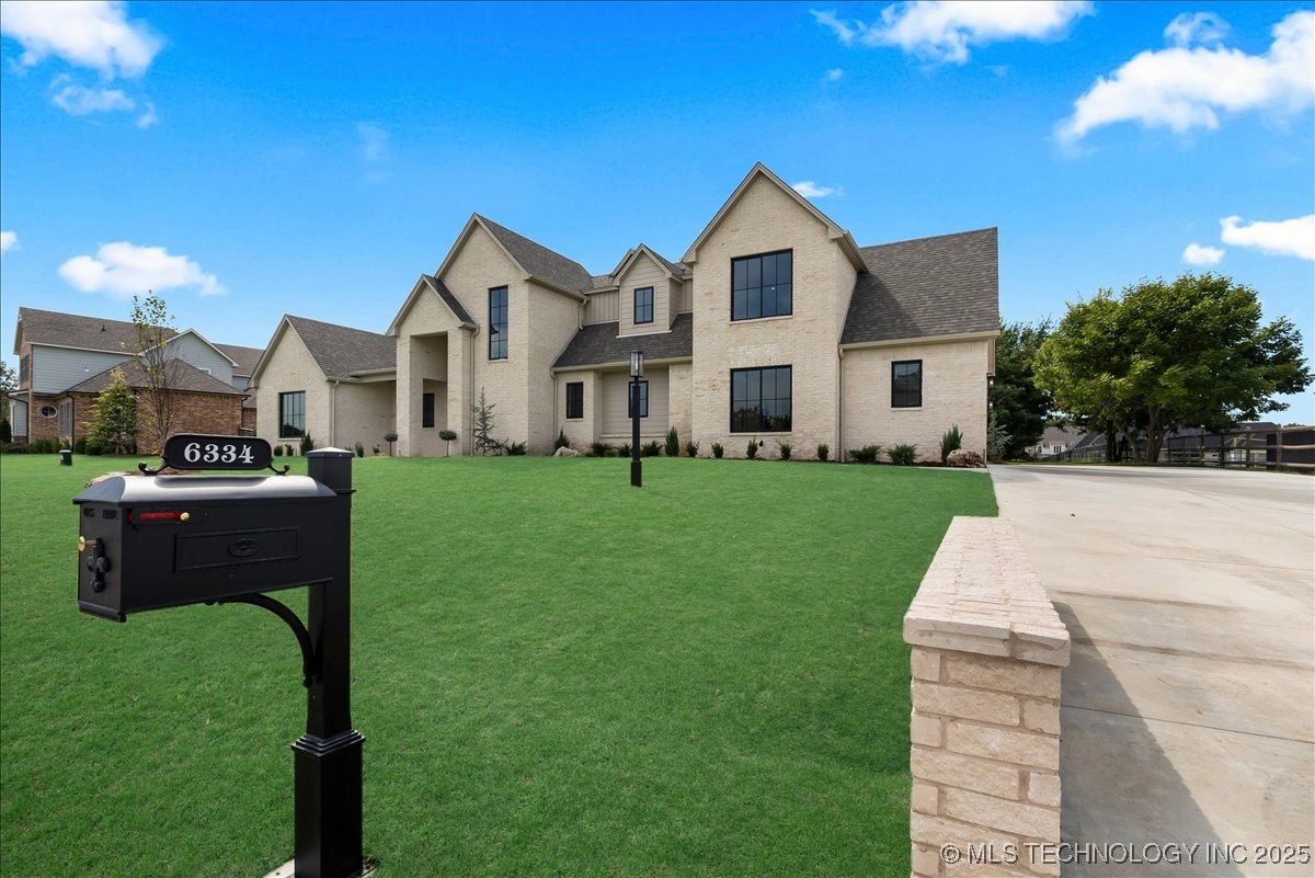 6334 N Dogwood Trail