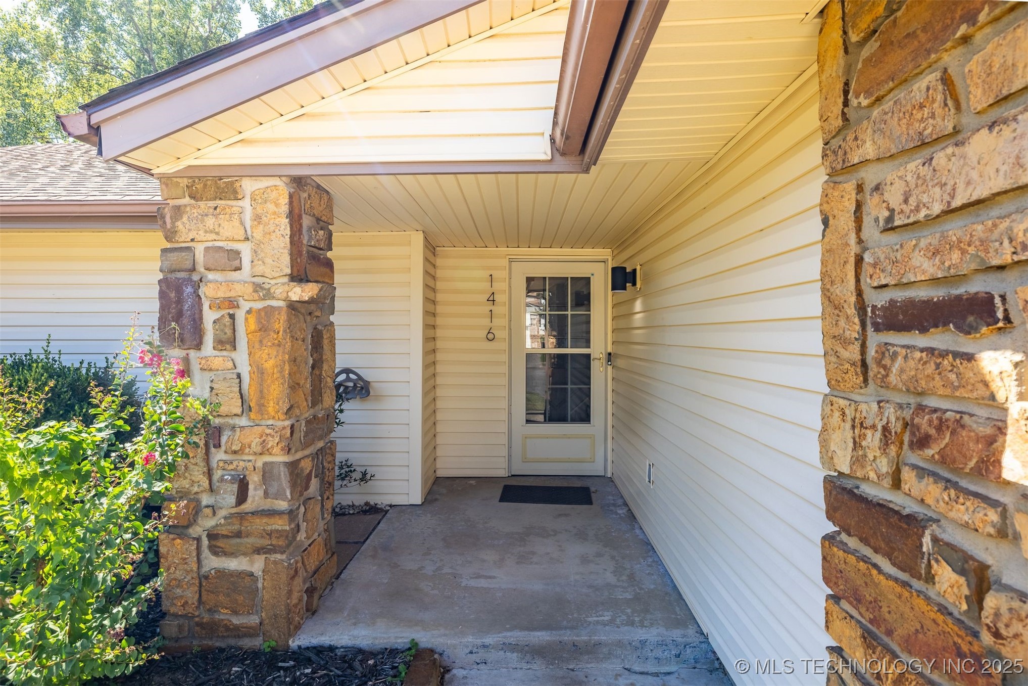 1416 N Juniper Place