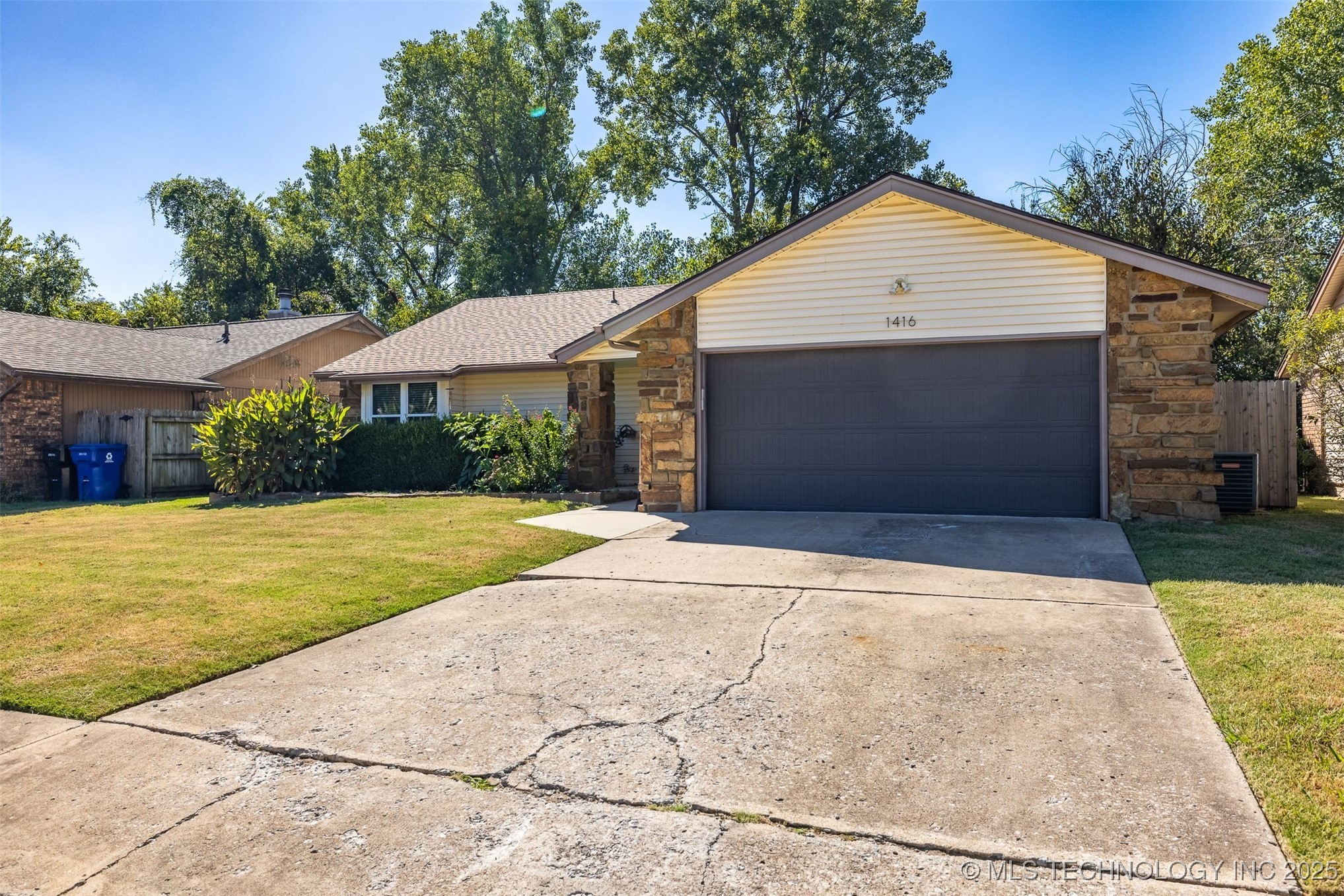 1416 N Juniper Place