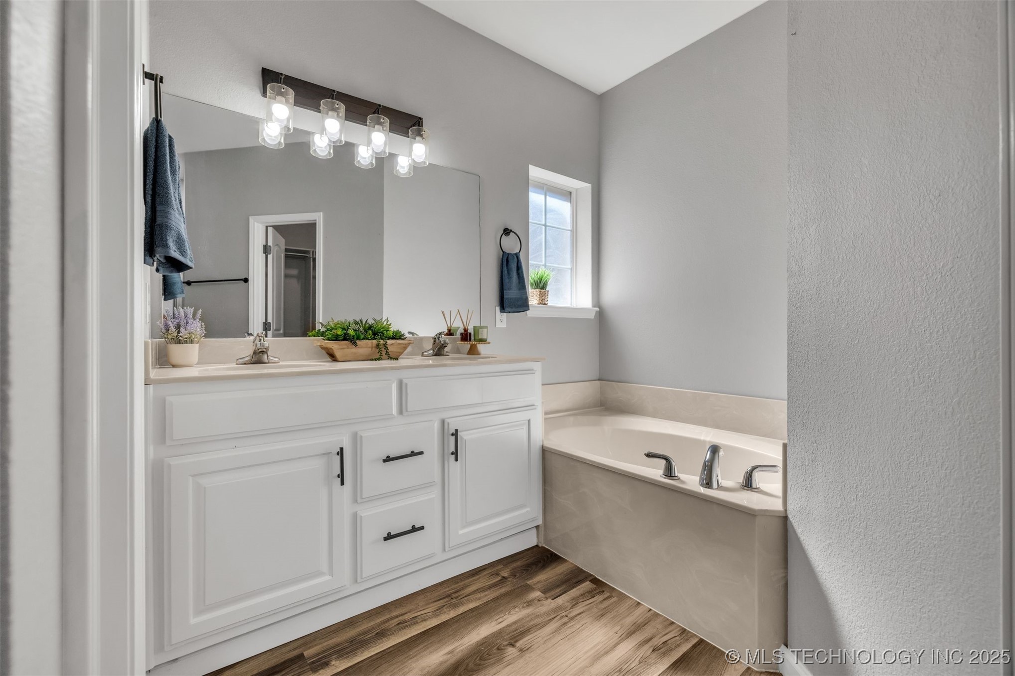 3129 S 201st East Avenue