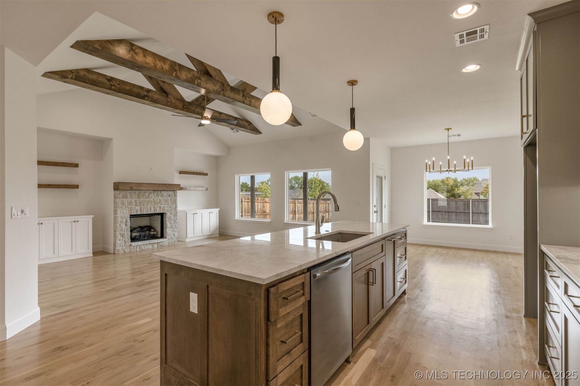 13647 S 21st Place E