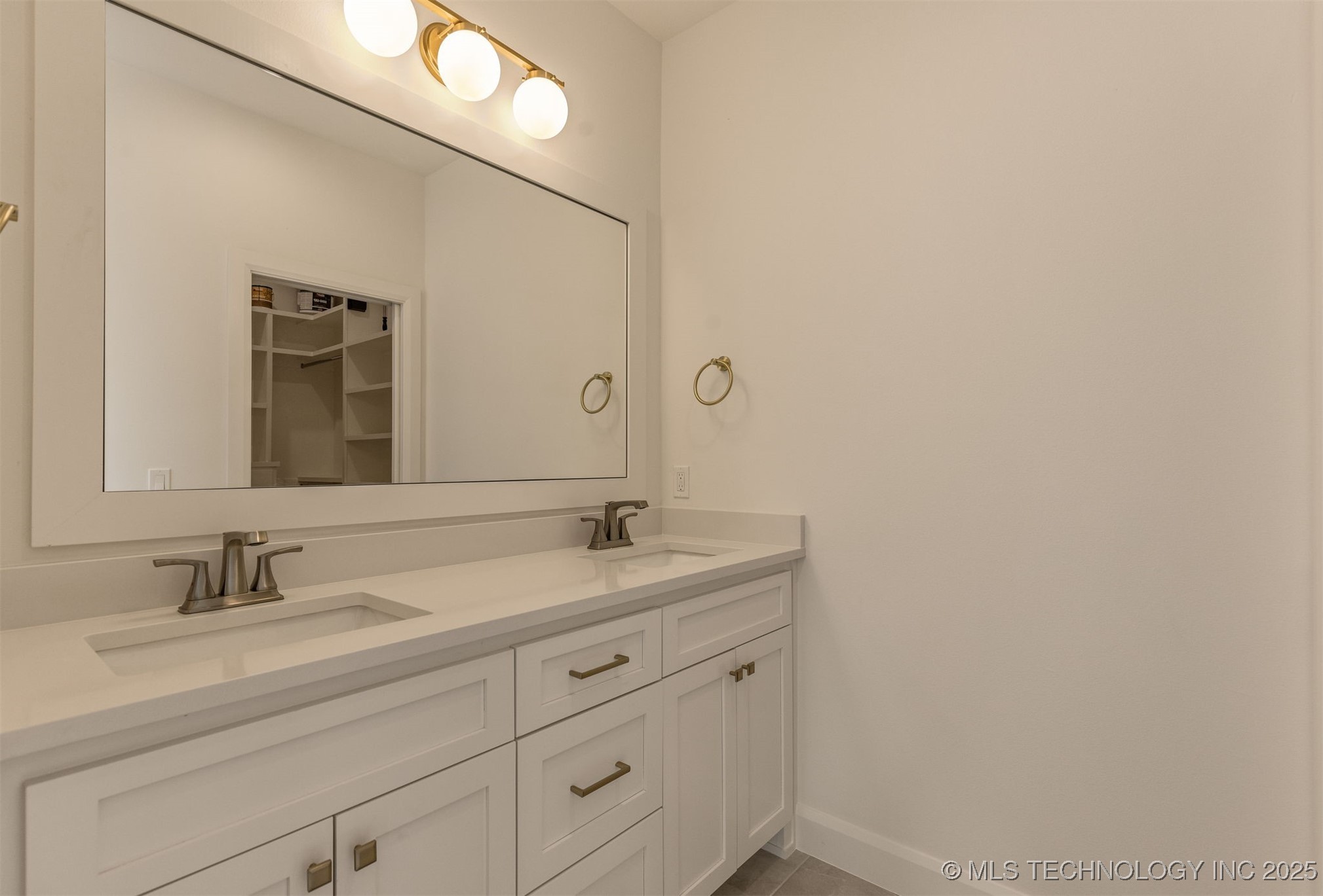 13647 S 21st Place E