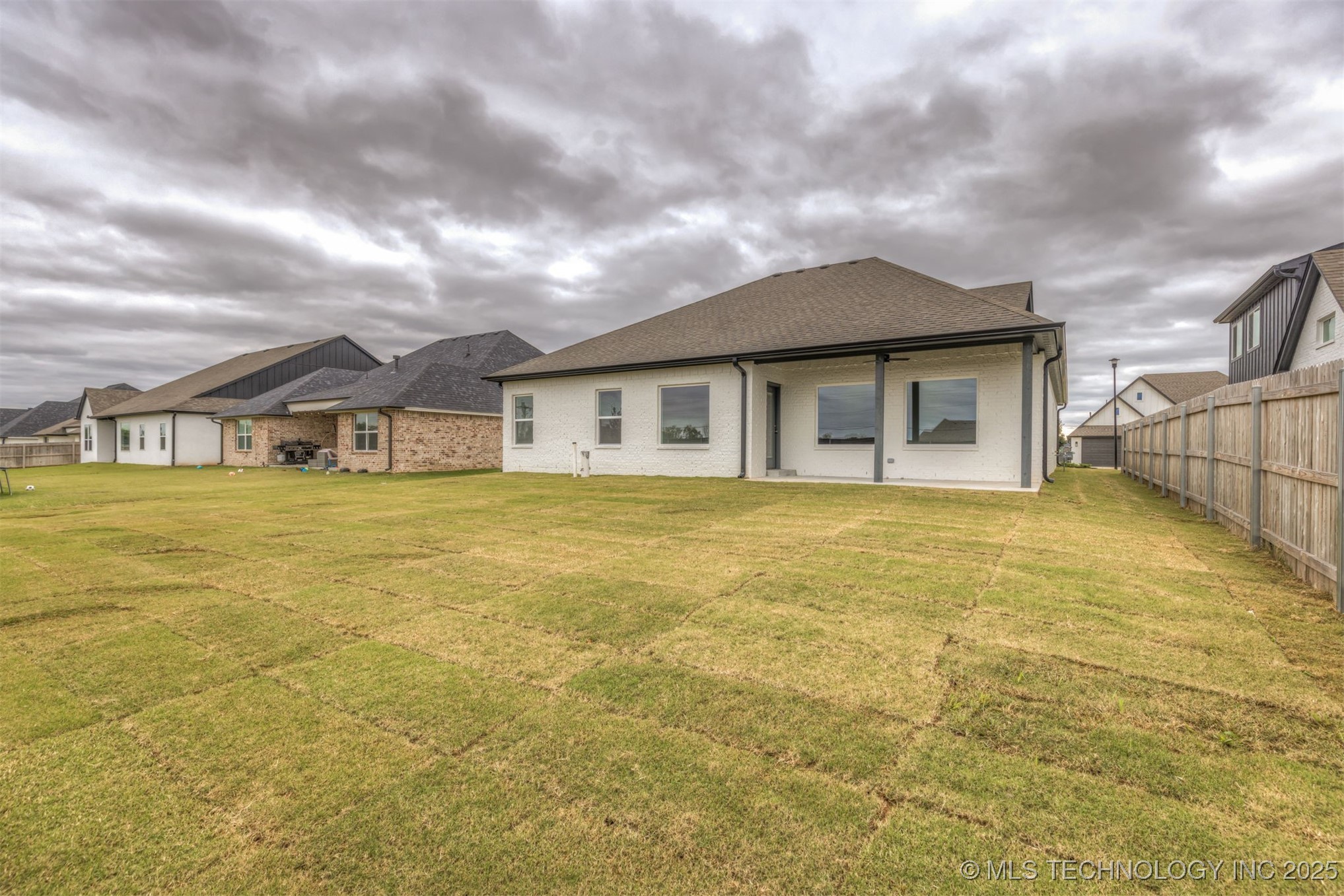 13647 S 21st Place E