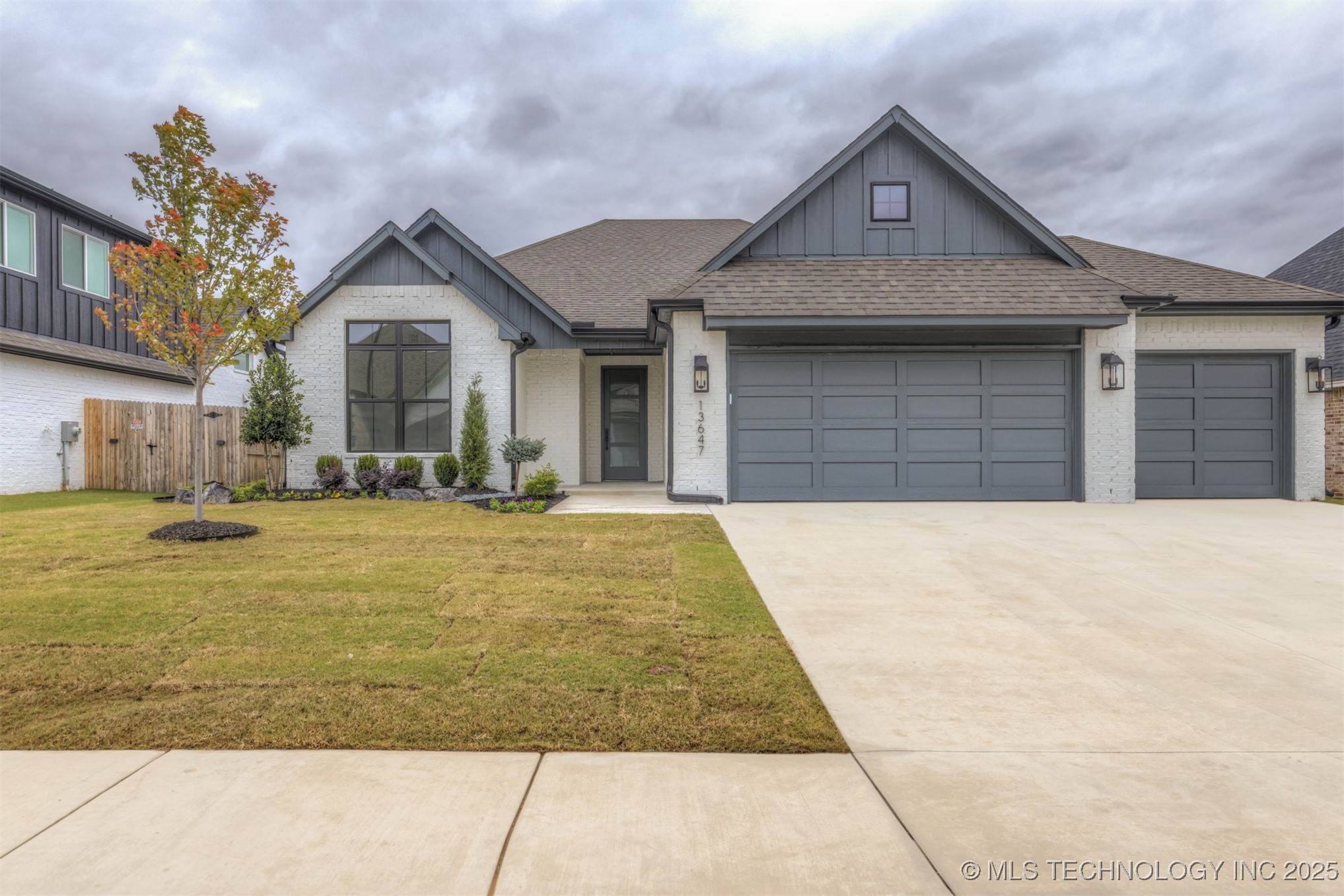 13647 S 21st Place E