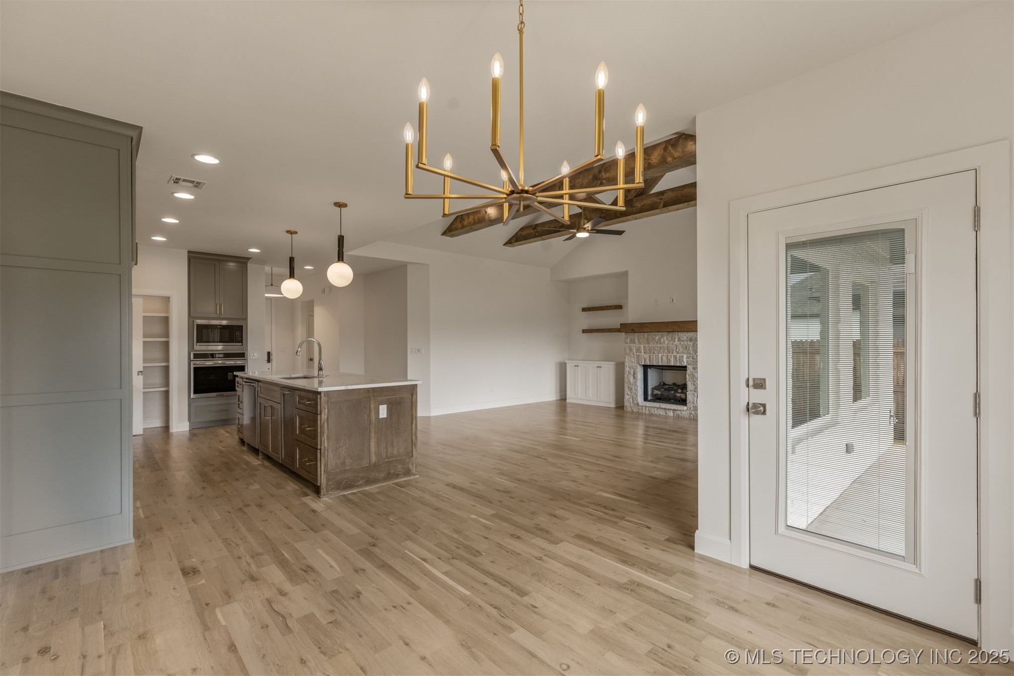 13647 S 21st Place E