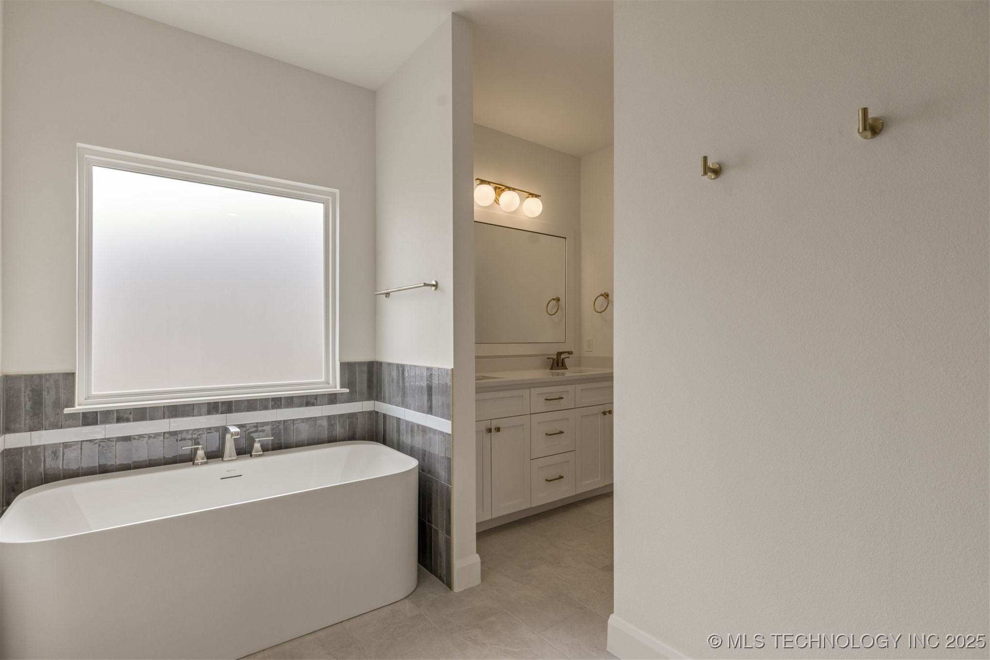 13647 S 21st Place E