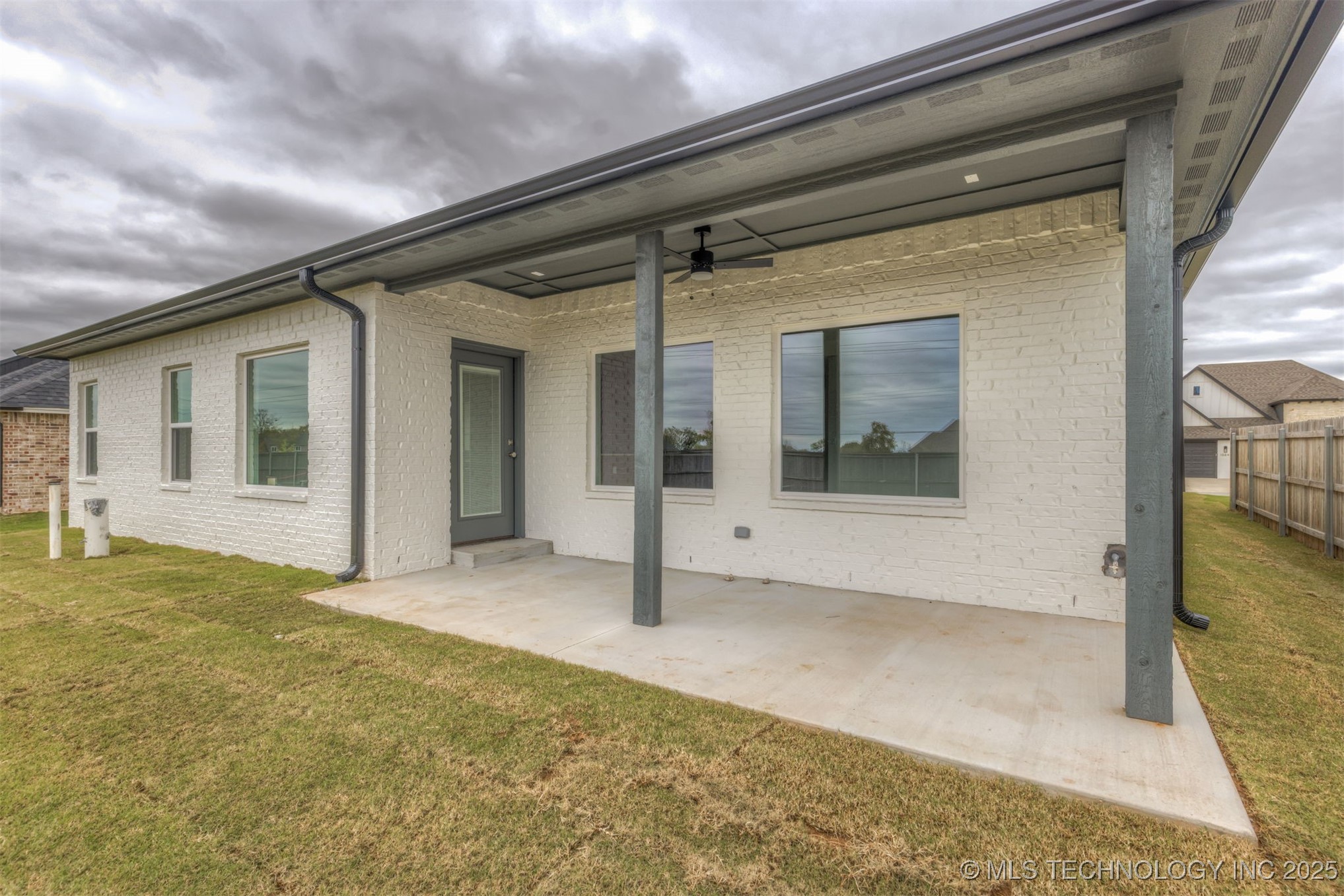 13647 S 21st Place E