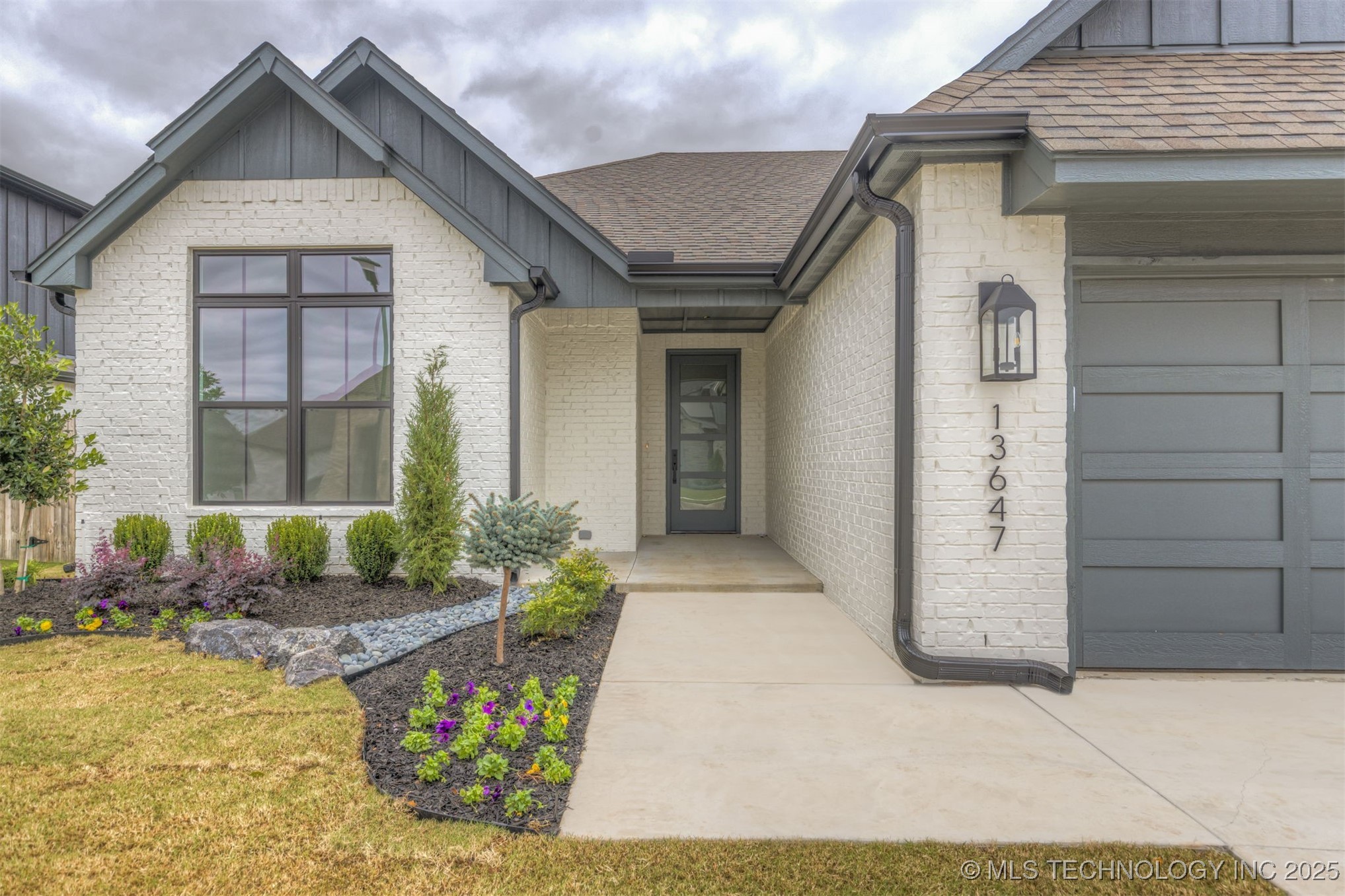 13647 S 21st Place E