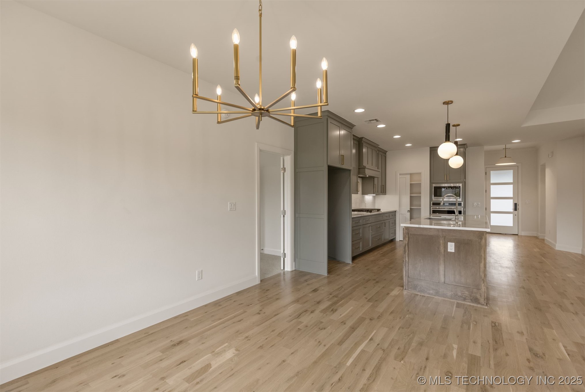 13647 S 21st Place E