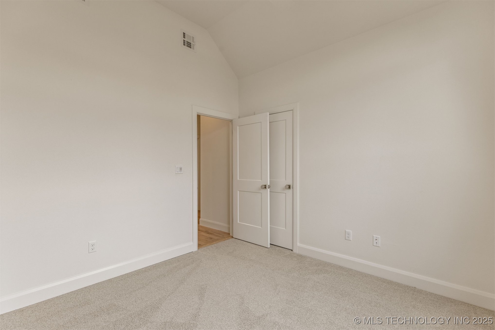 13647 S 21st Place E