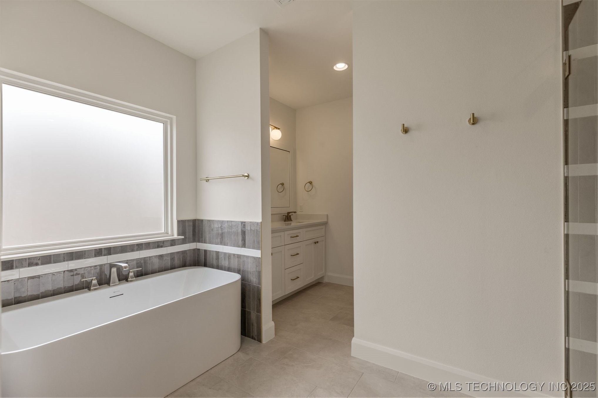13647 S 21st Place E