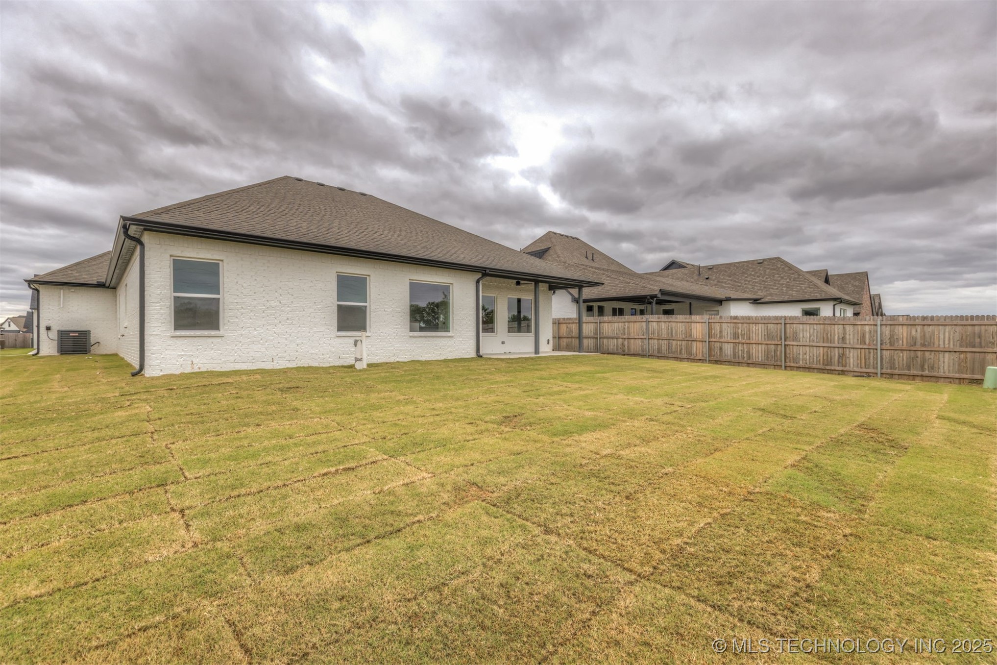 13647 S 21st Place E