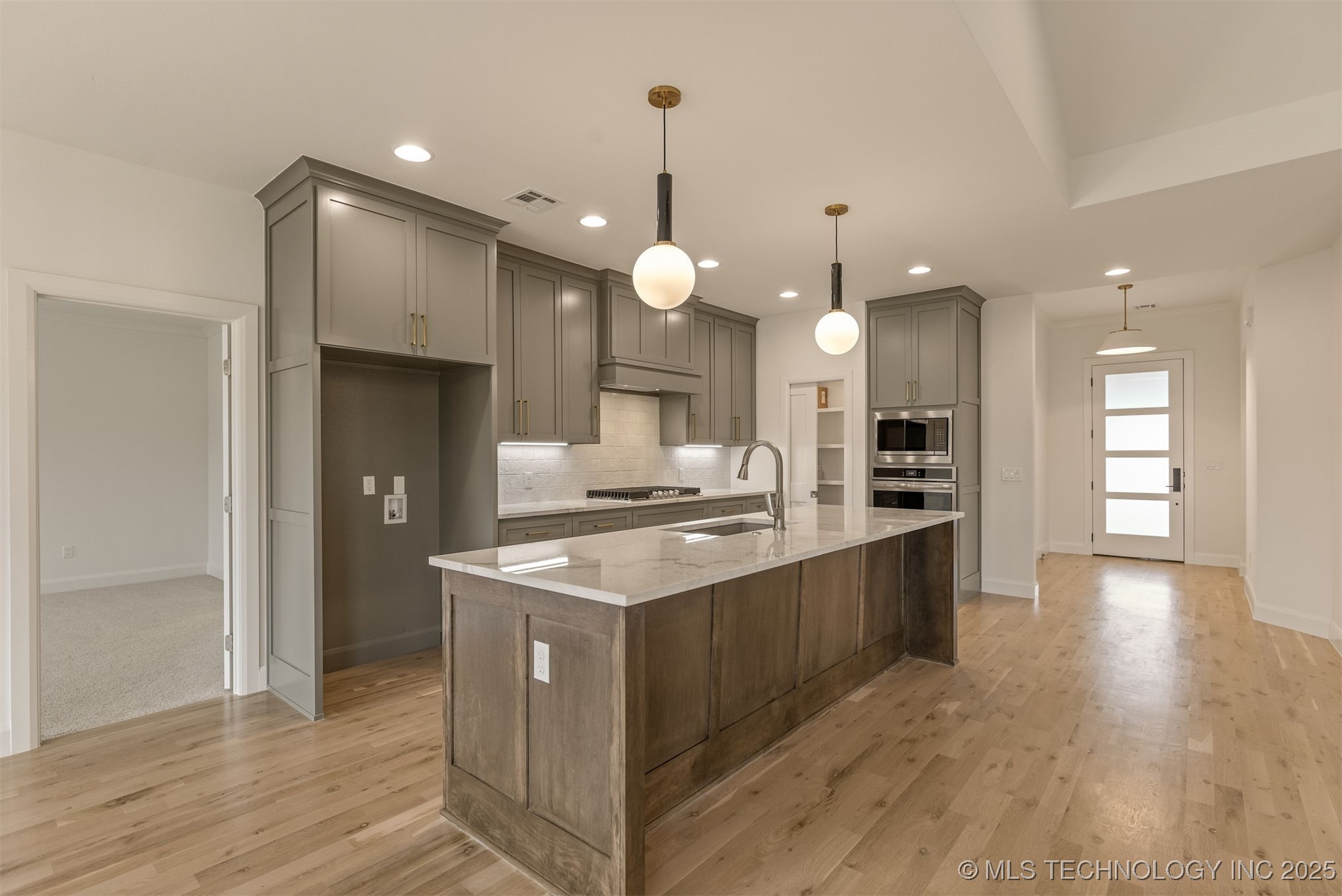13647 S 21st Place E