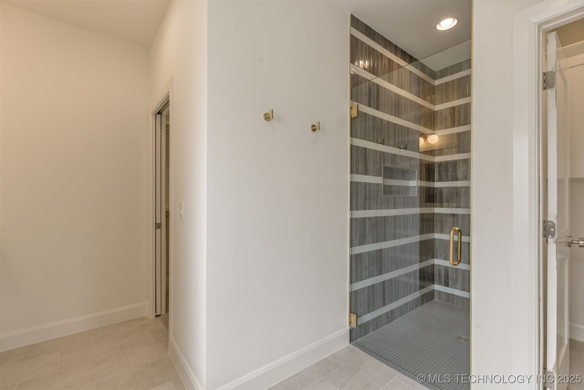 13647 S 21st Place E