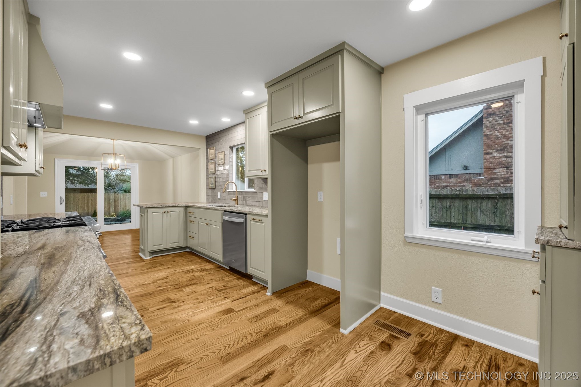 8623 S 73rd East Avenue