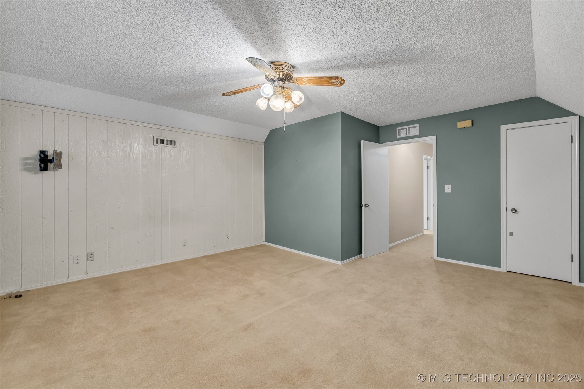 9809 E 37th Court