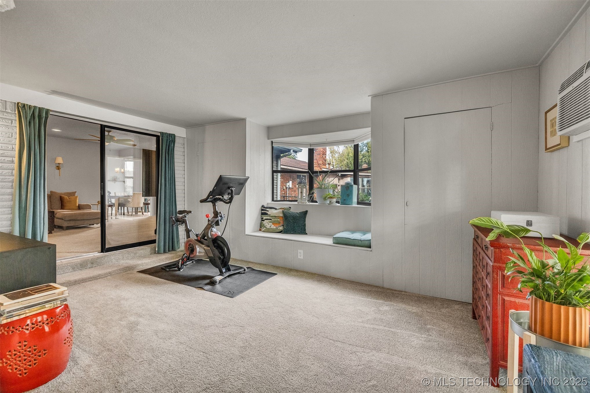 1109 N Hickory Court