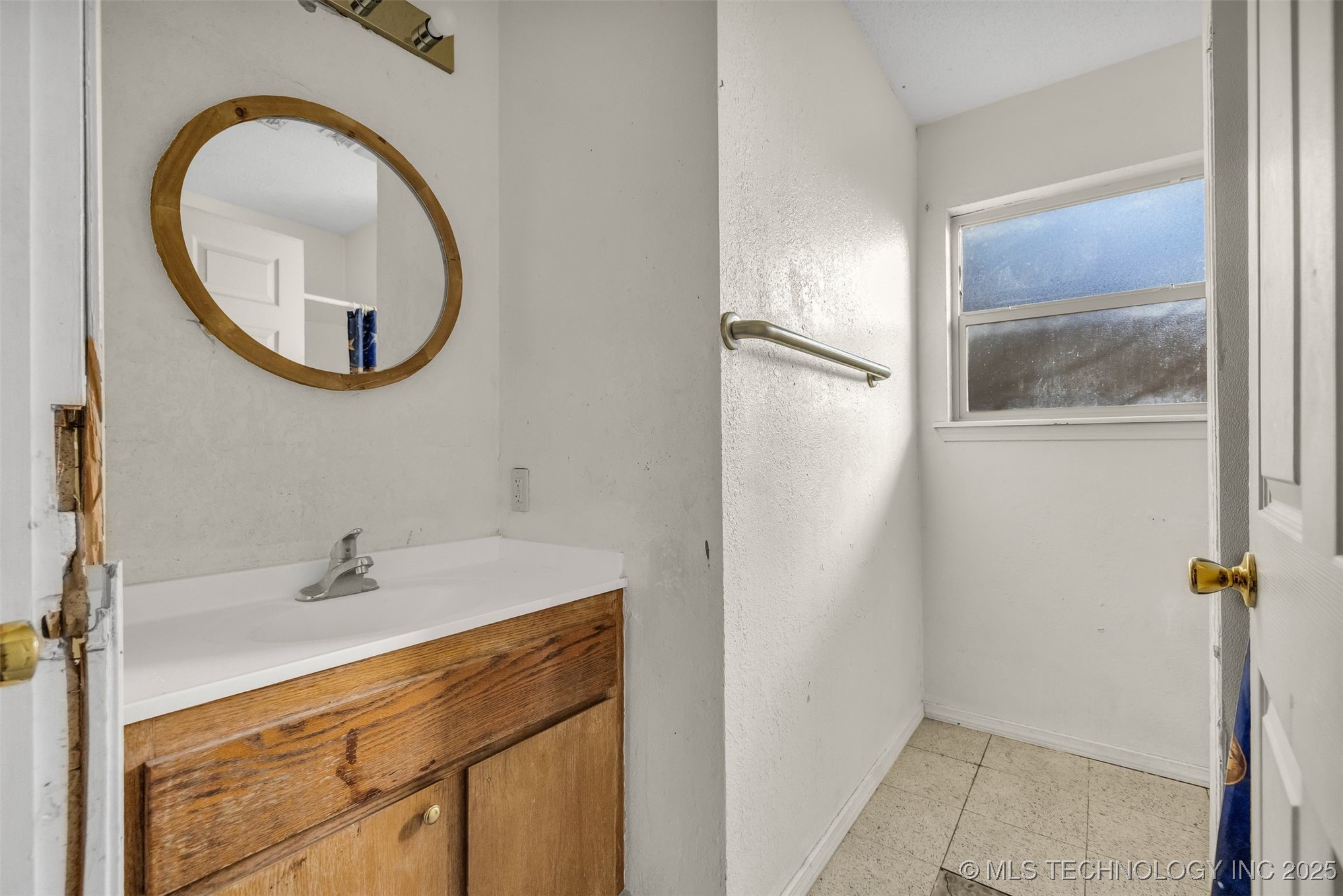 571 W 149th Place
