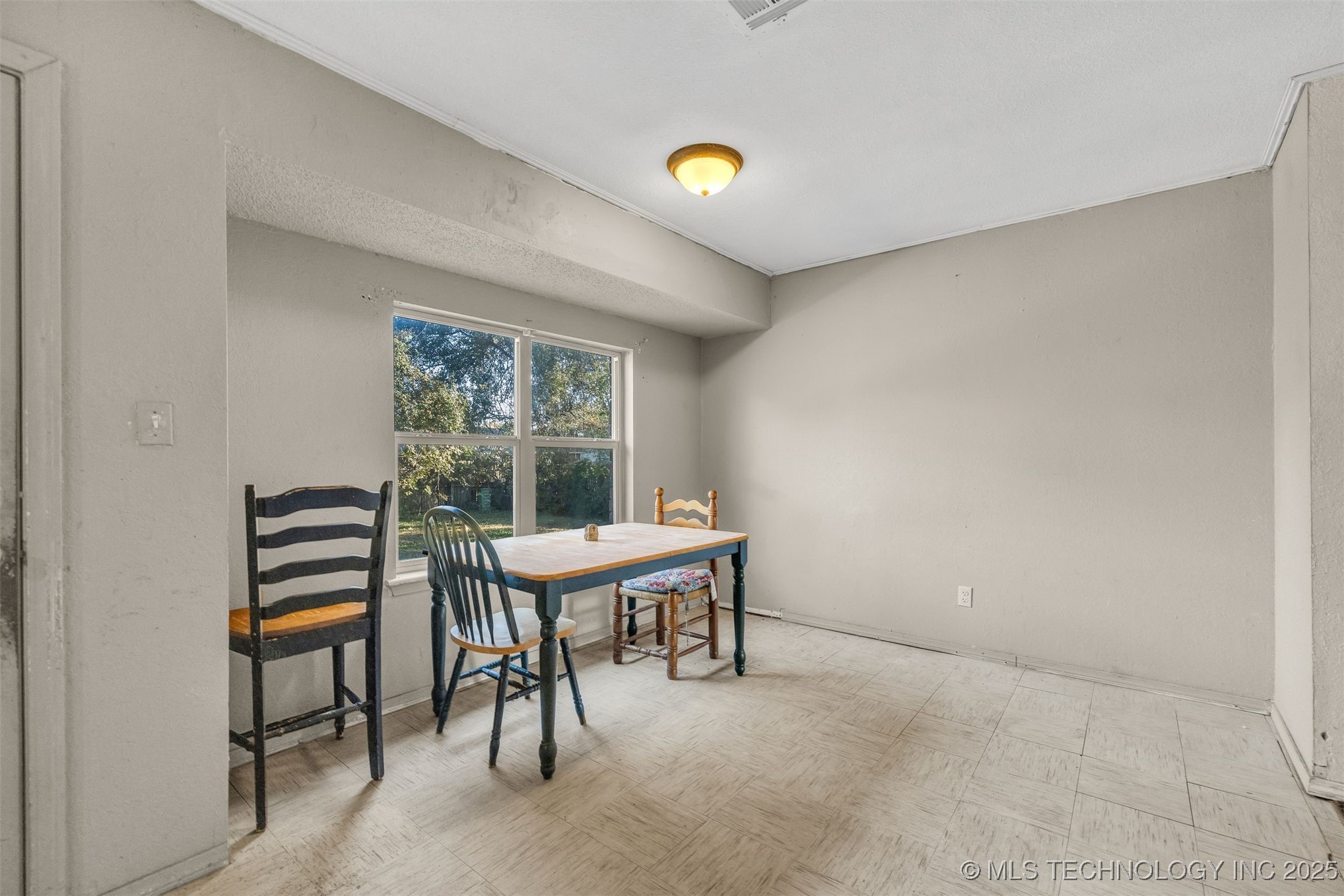 571 W 149th Place