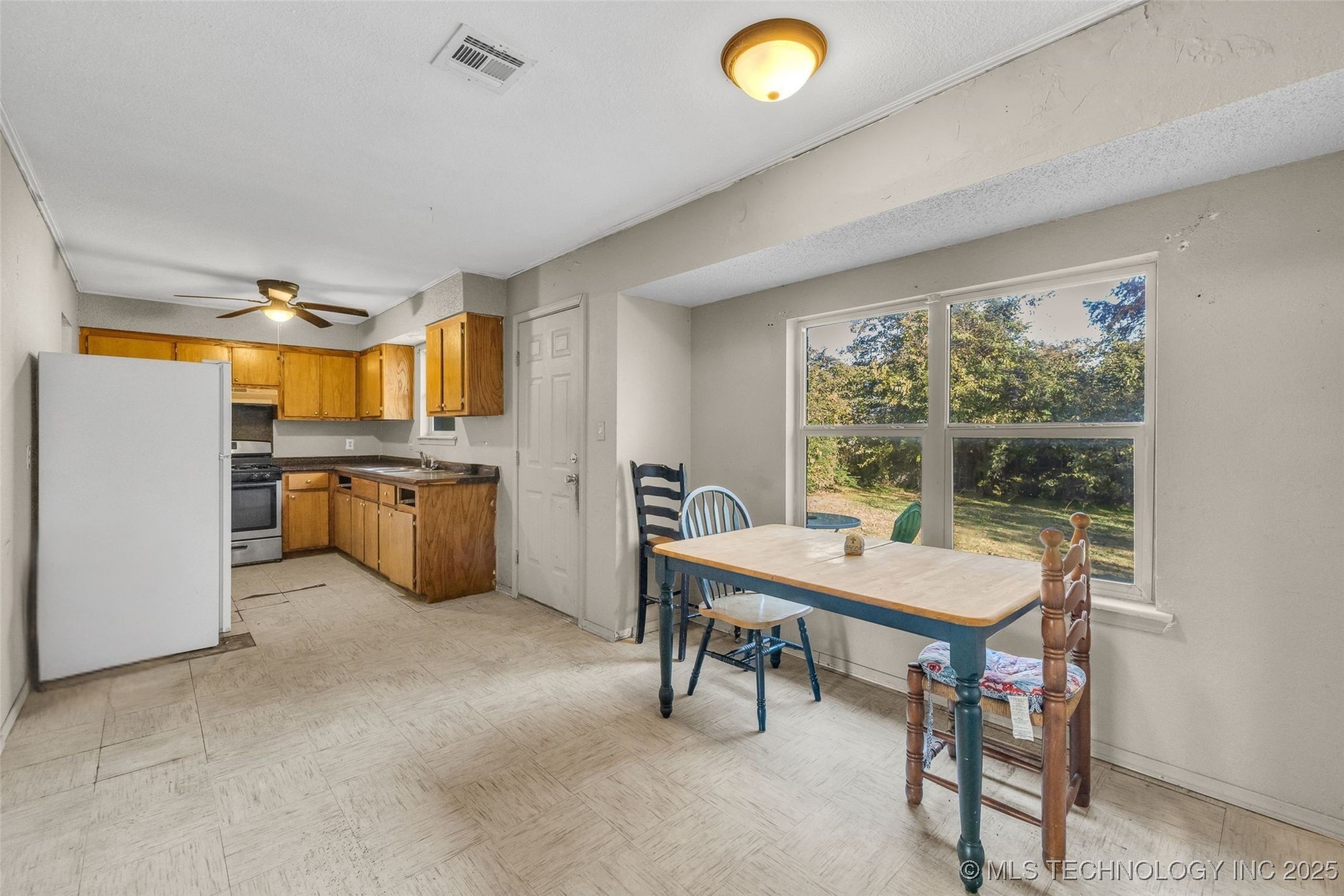 571 W 149th Place