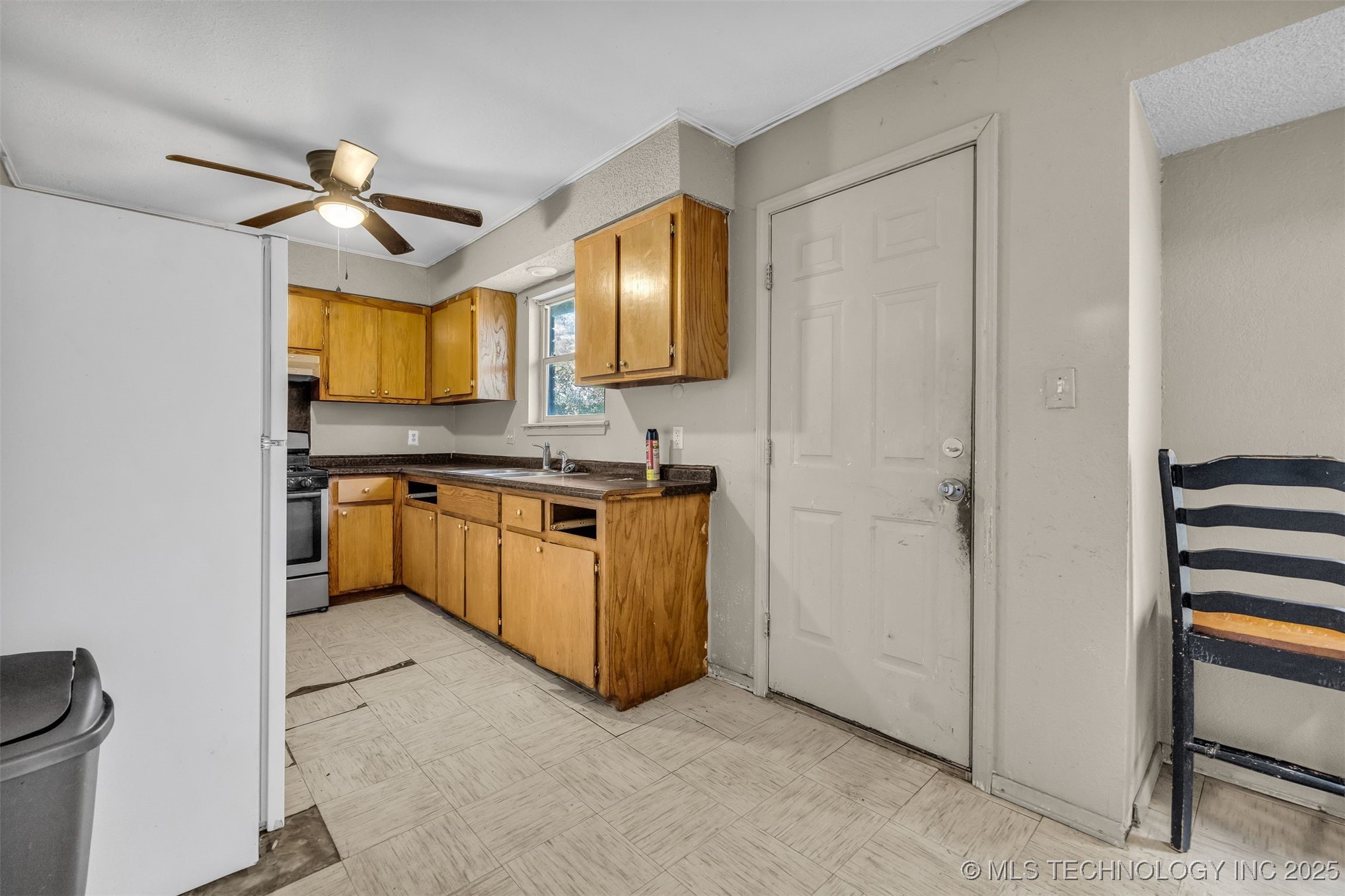 571 W 149th Place