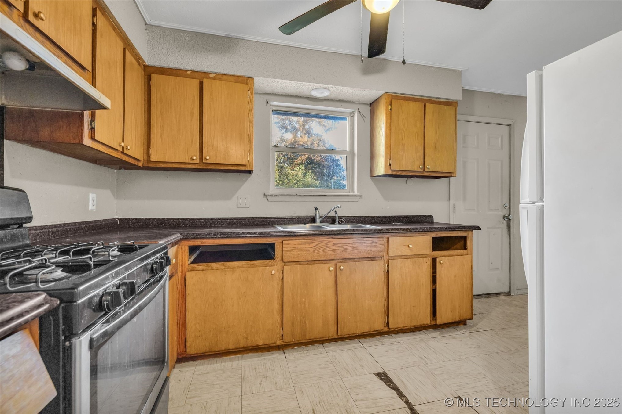 571 W 149th Place