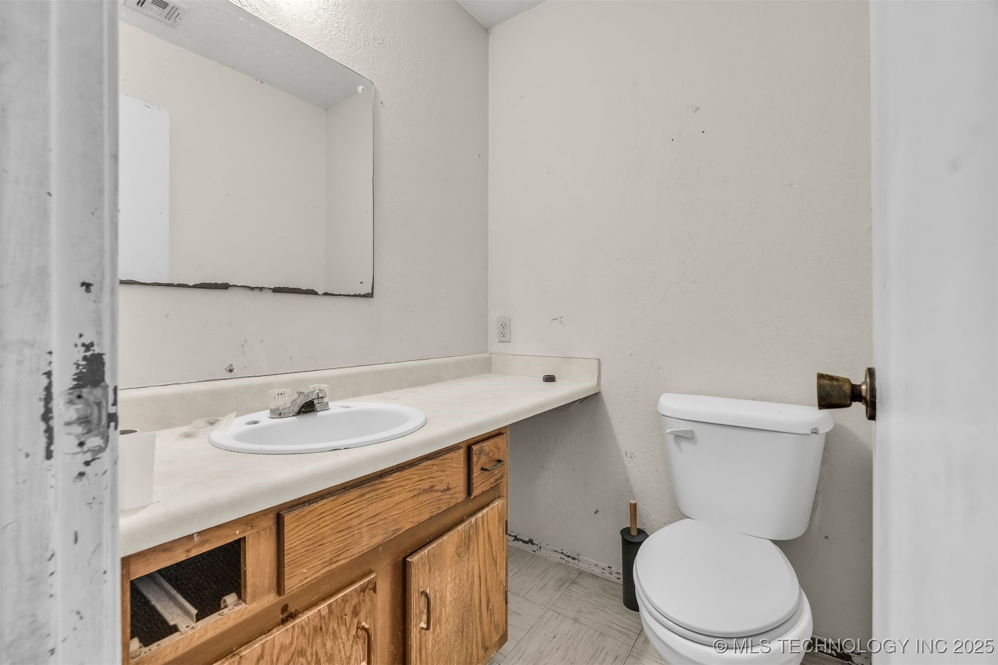 571 W 149th Place