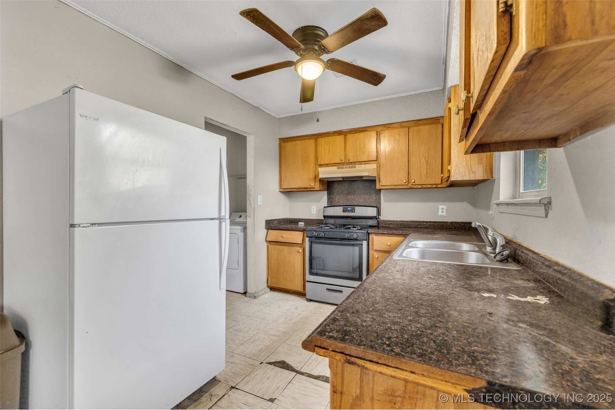 571 W 149th Place