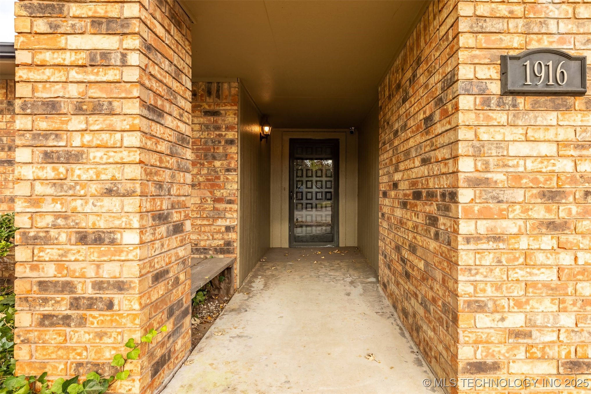 1916 W Indianola Street