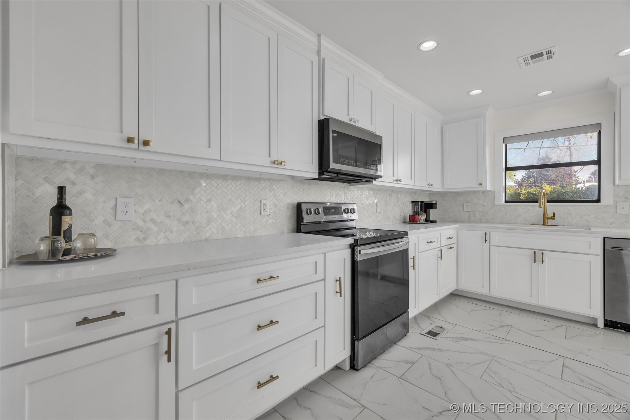 1916 W Indianola Street