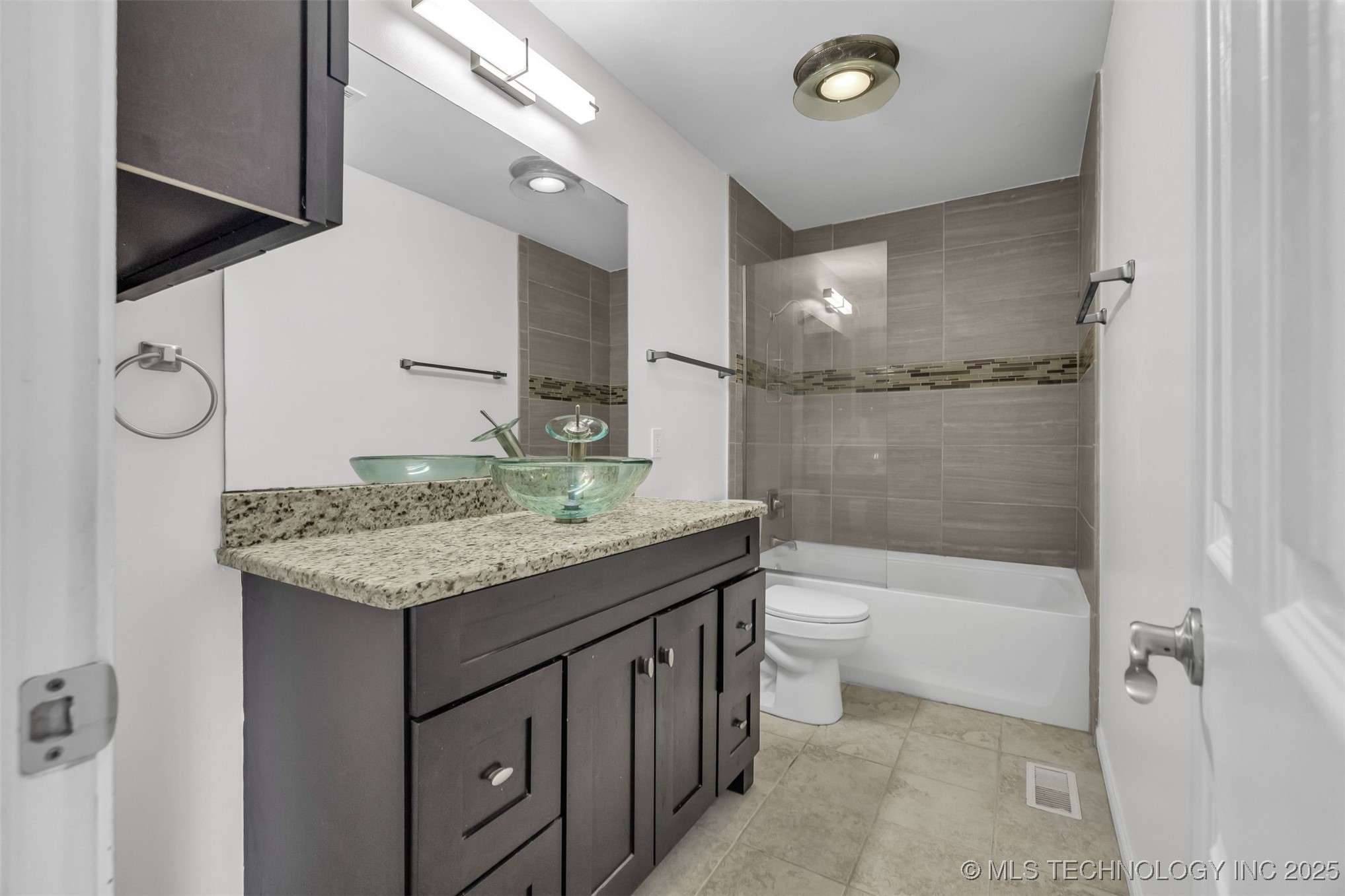 1916 W Indianola Street