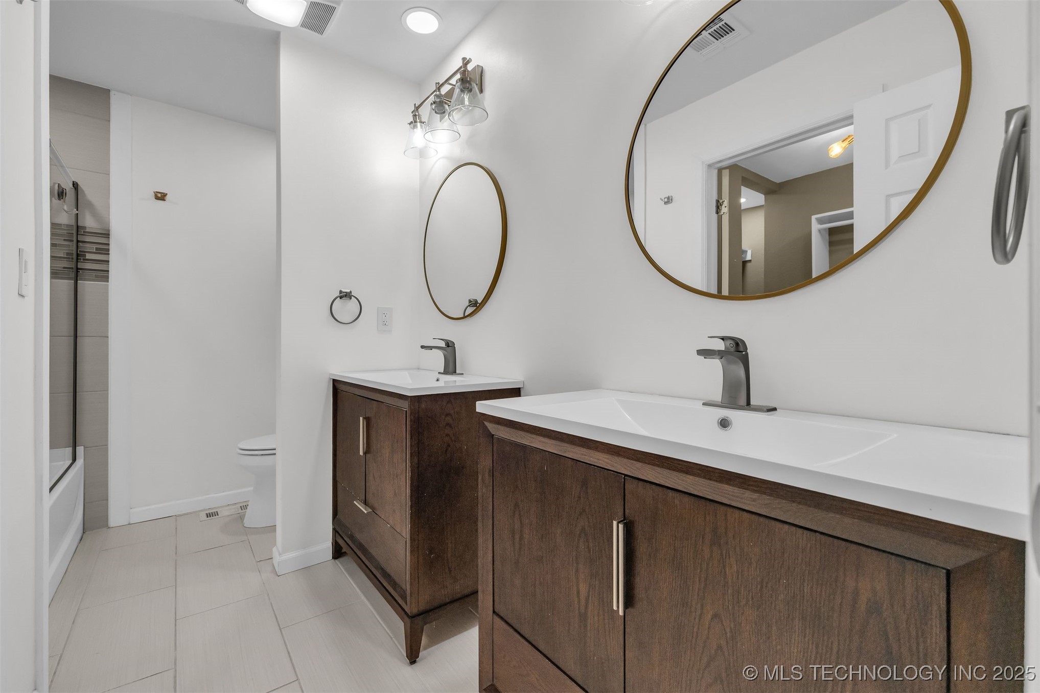 1916 W Indianola Street