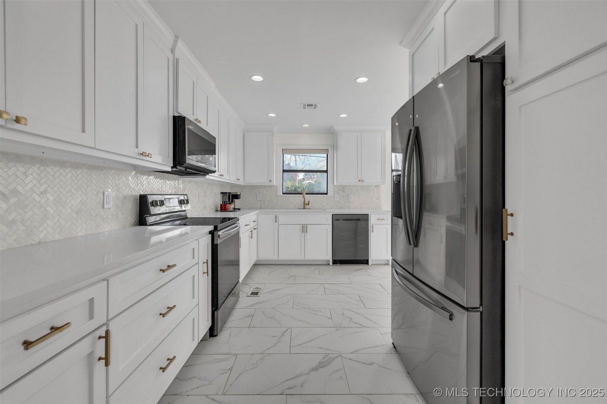 1916 W Indianola Street