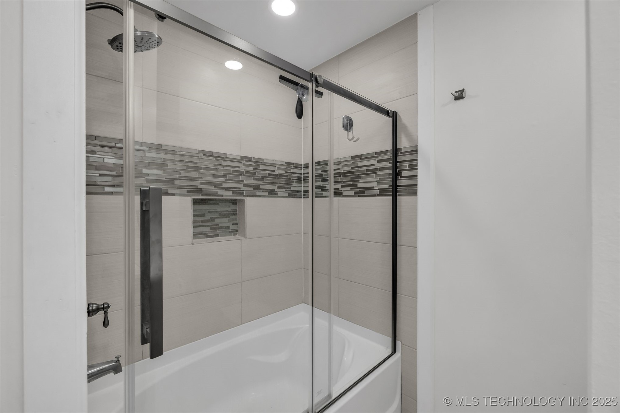 1916 W Indianola Street