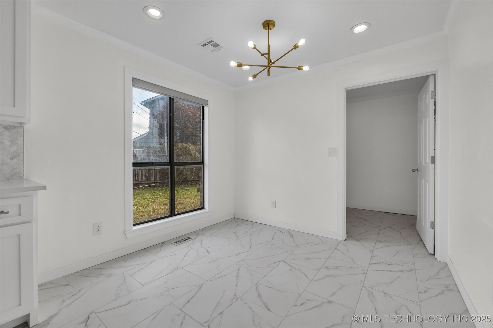 1916 W Indianola Street