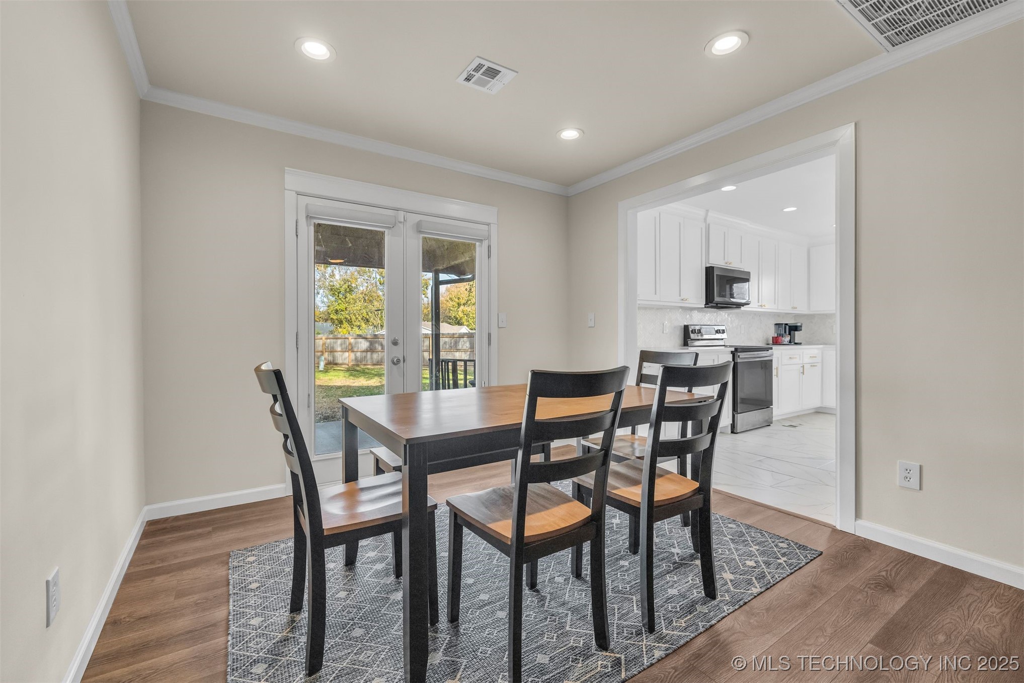 1916 W Indianola Street