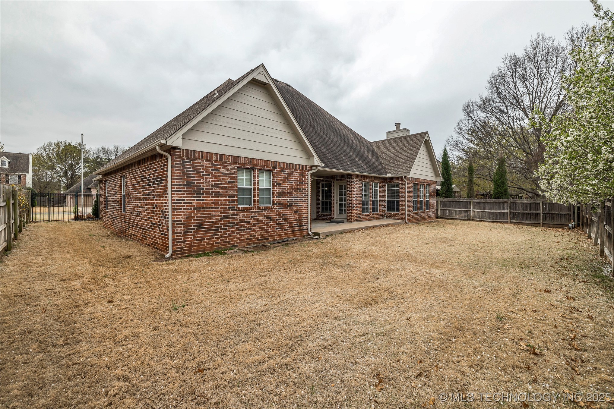 5213 E 109th Place
