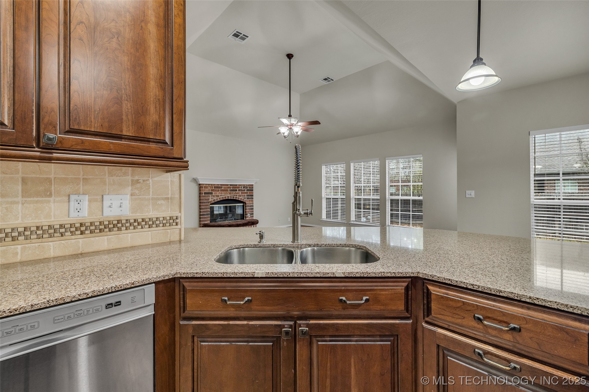 5213 E 109th Place