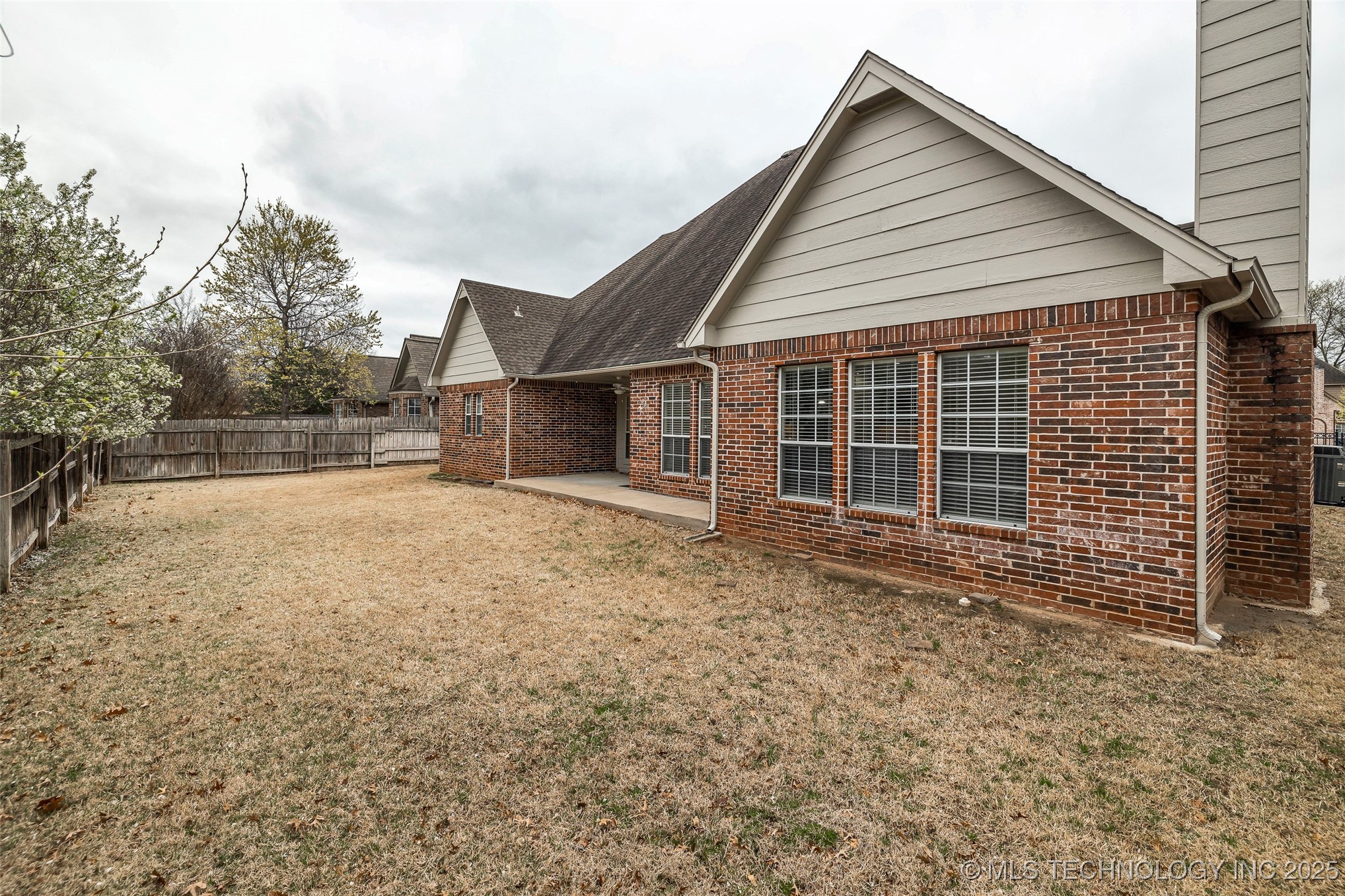 5213 E 109th Place