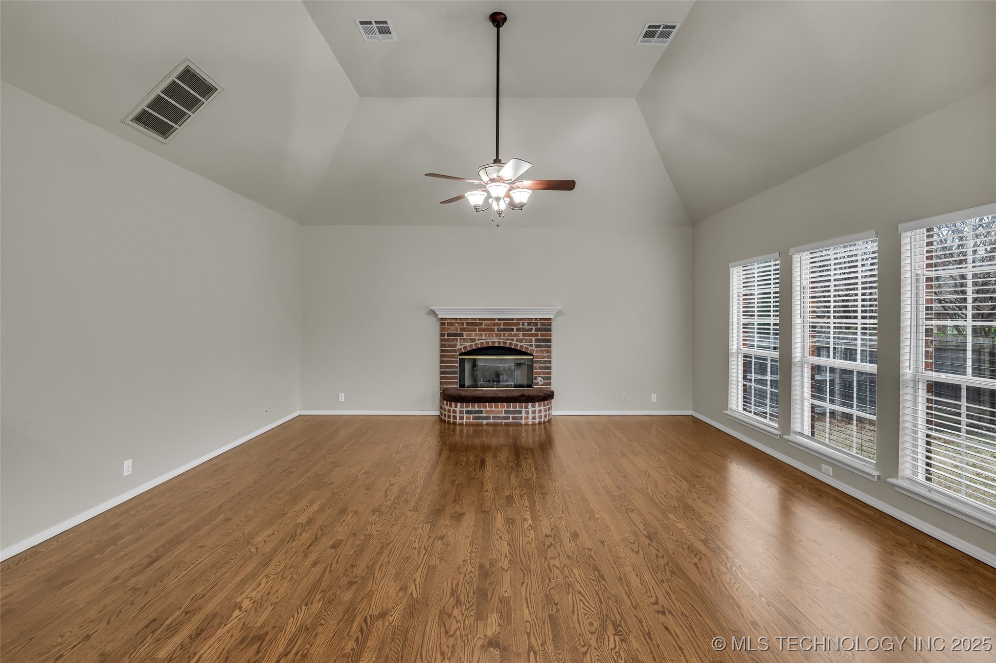 5213 E 109th Place