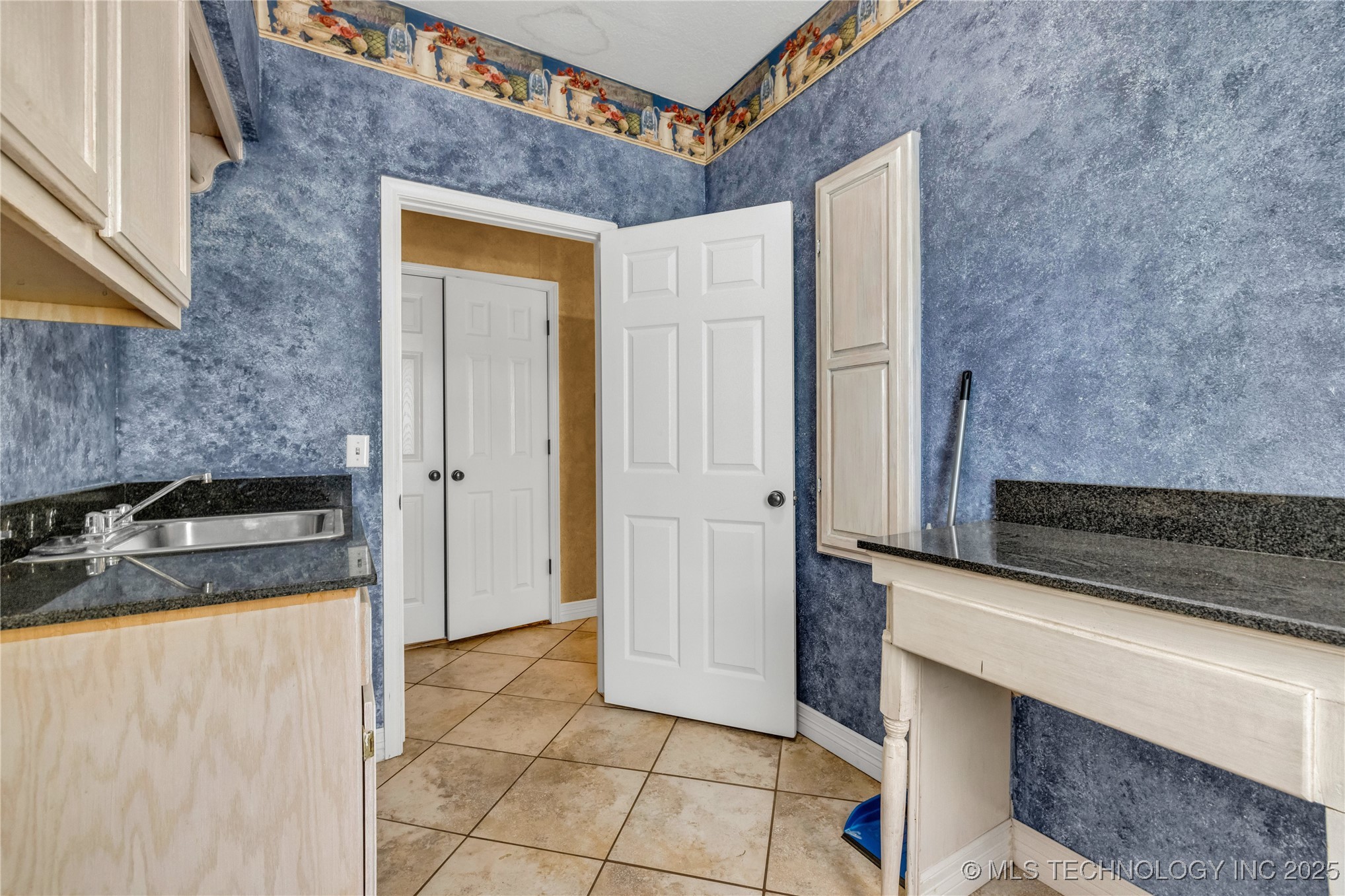 4405 W Ithica Street